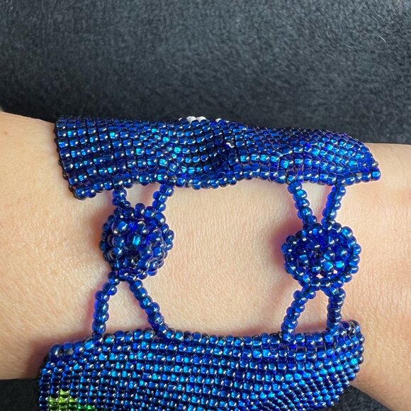 Huichol Mexican 2 inch wide bracelet / Traditional Mexican glass bead - Picture 3 of 5